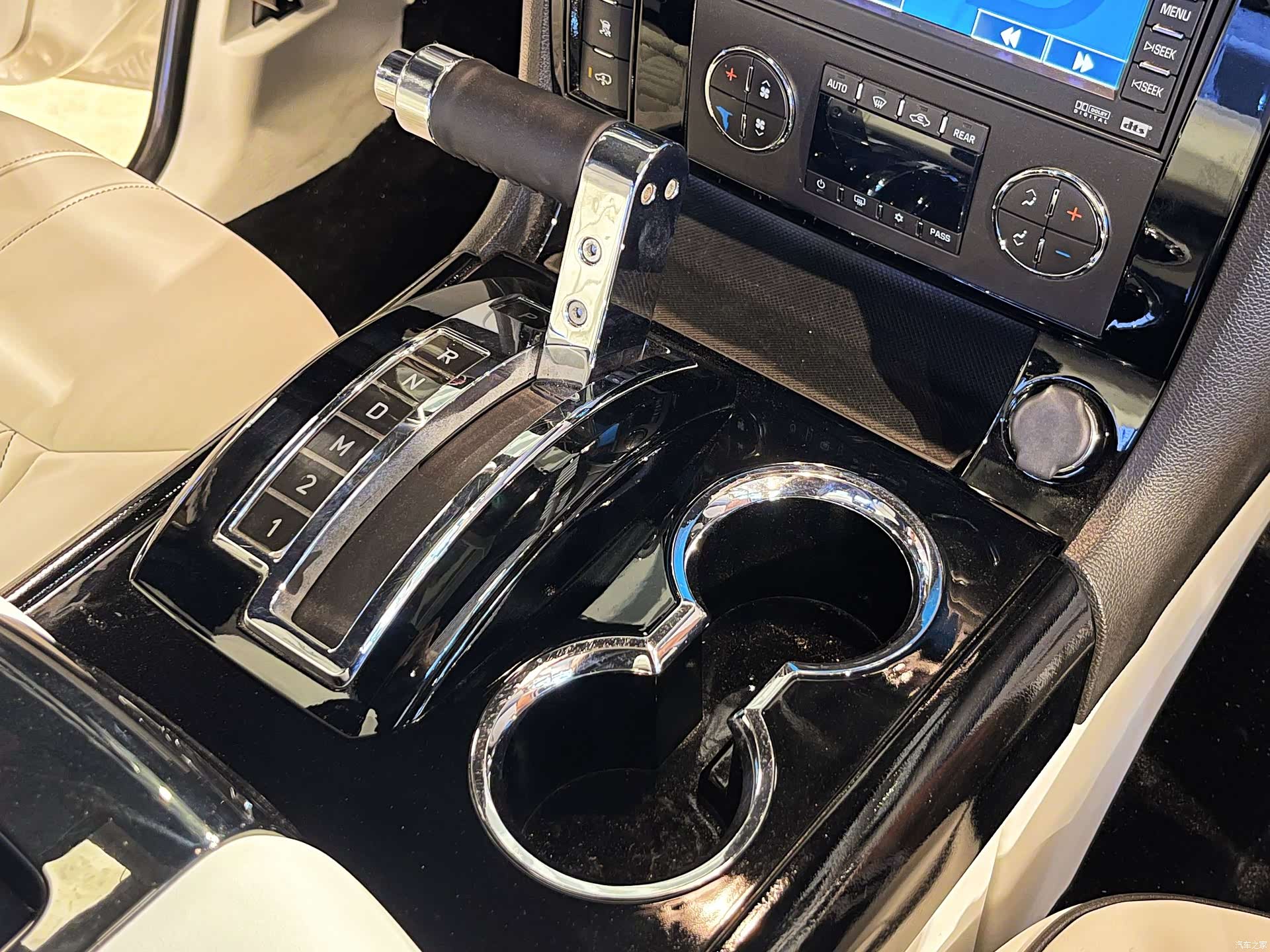 Hummer H2, 2016 23