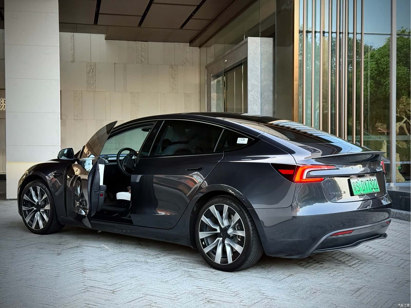 Tesla Model 3, 2024 4