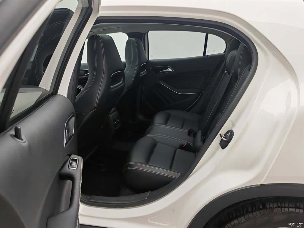 Mercedes-Benz GLA, 2019 15