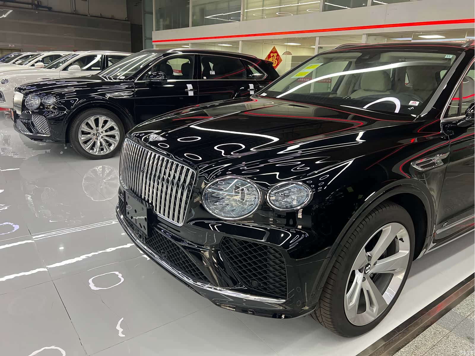 Bentley Bentayga, 2024 3