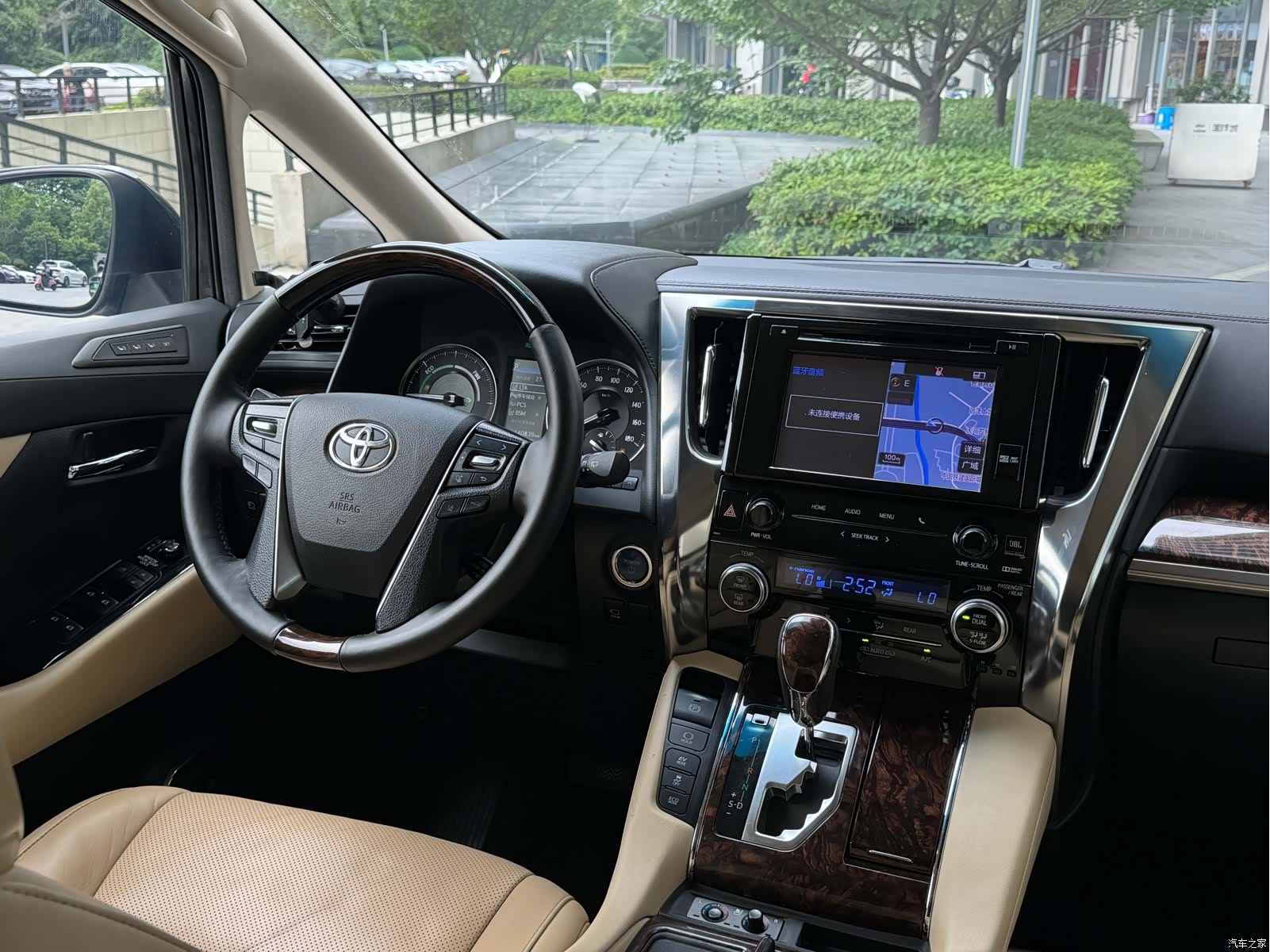 Toyota Alphard, 2019 21