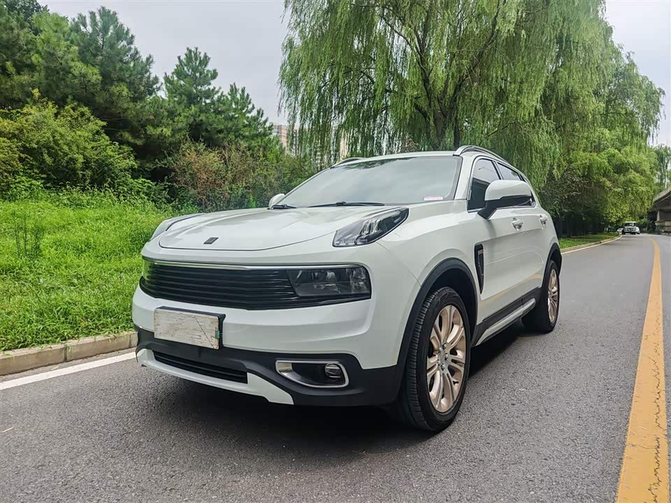 Lynk & Co 01
