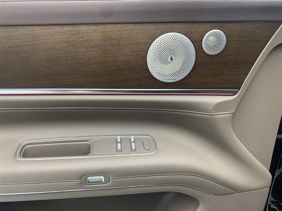 AITO Ask the world M9