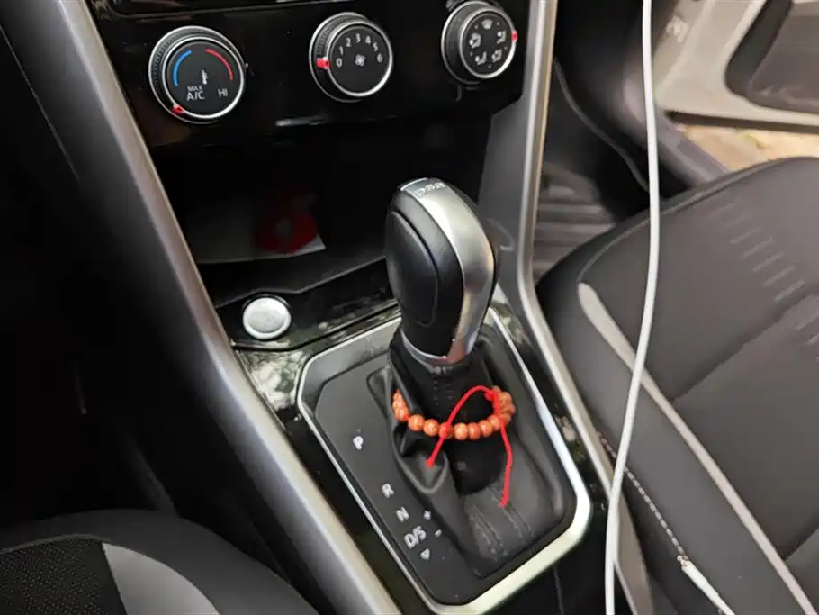 Volkswagen T-ROC exploring Songs