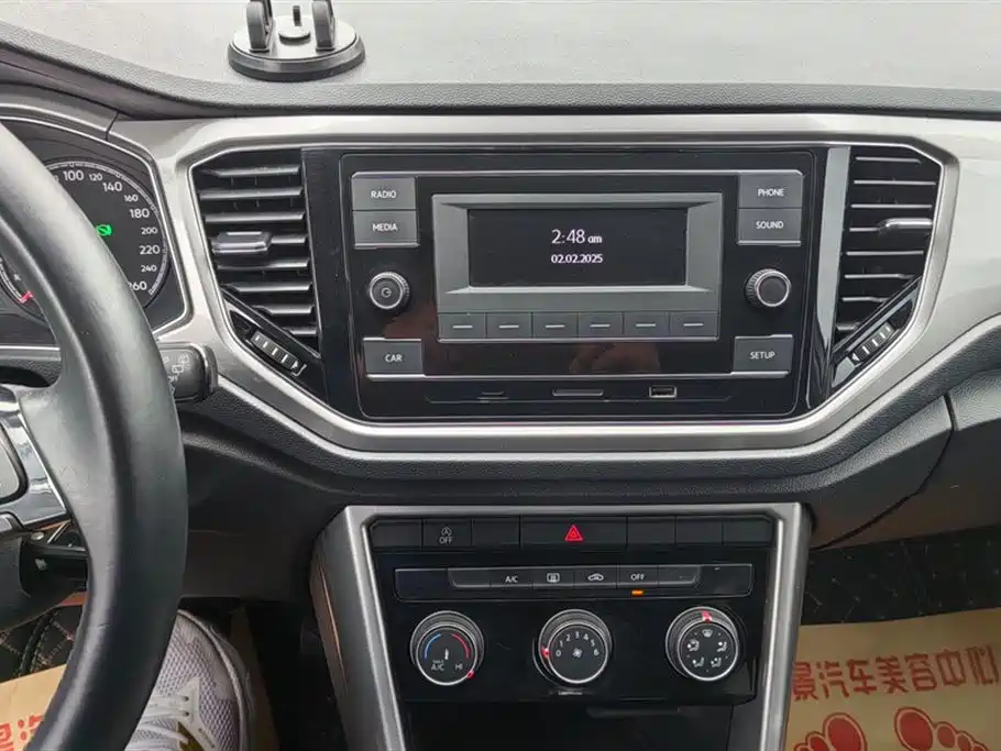 Volkswagen T-ROC exploring Songs