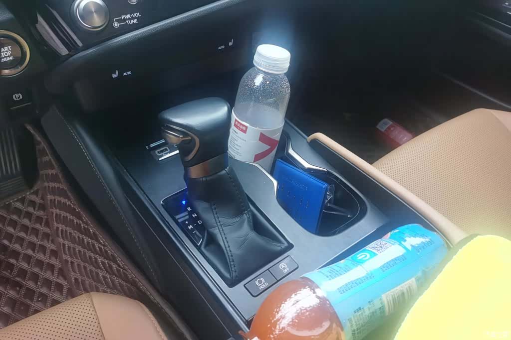 Lexus ES, 2022 16