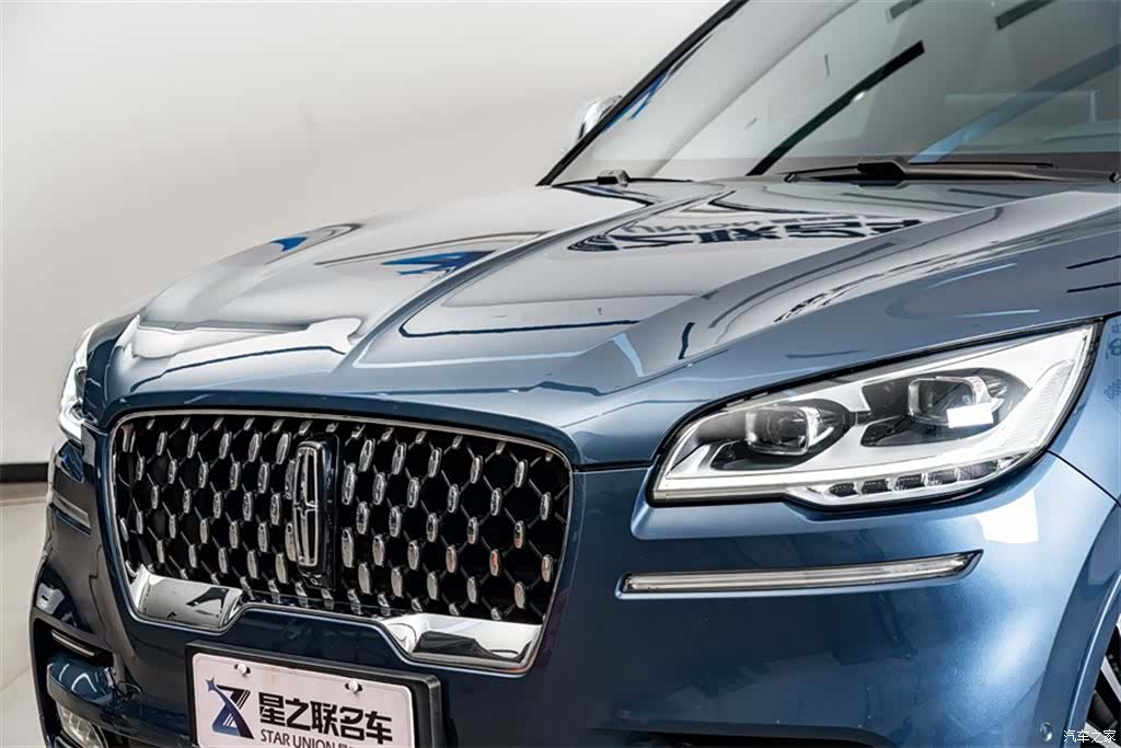 Lincoln Aviator, 2023 4