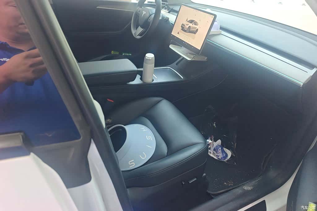 Tesla Model Y, 2024 8
