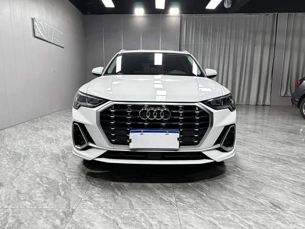 Audi Q3, 2022 2