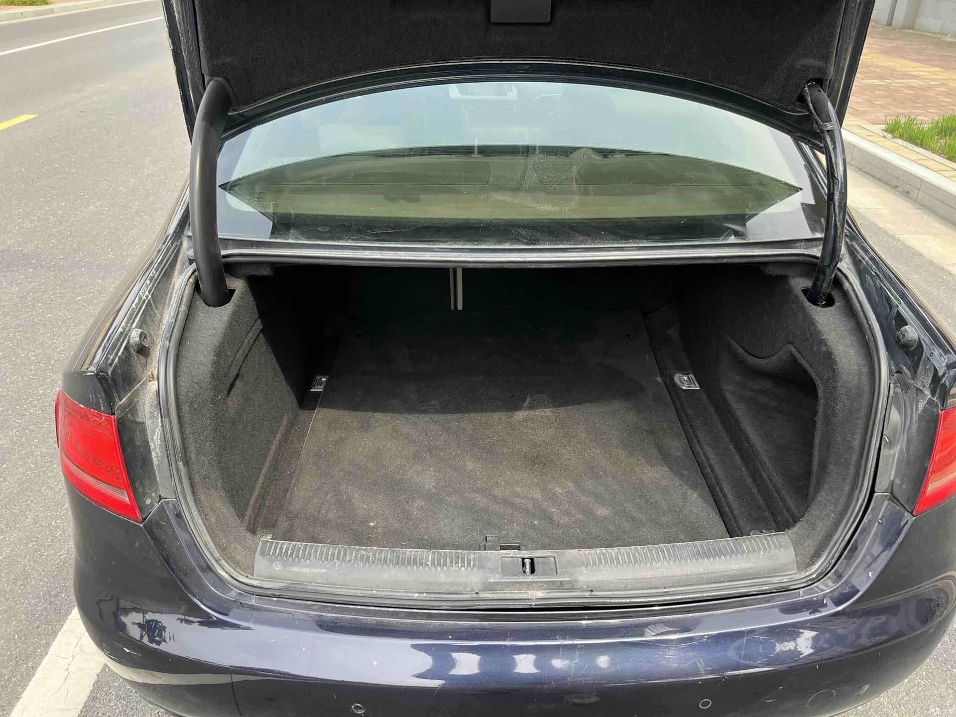 Audi A4L, 2010 11