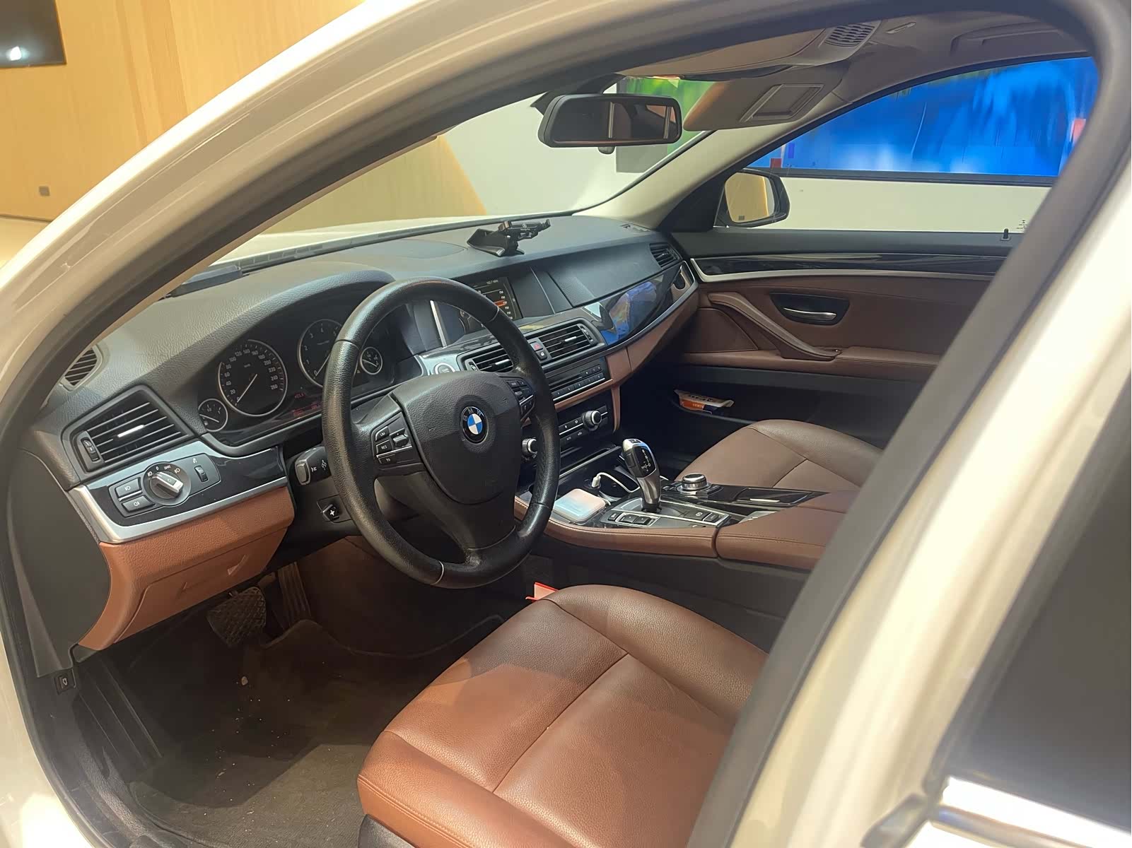 BMW 5 Series, 2016 13