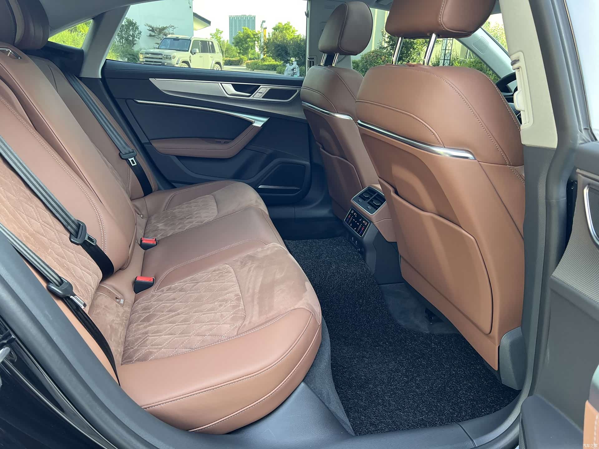 Audi A7L, 2024 18