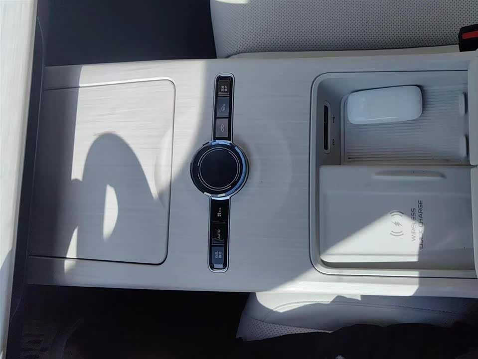 Geely Galaxy Galaxy E8