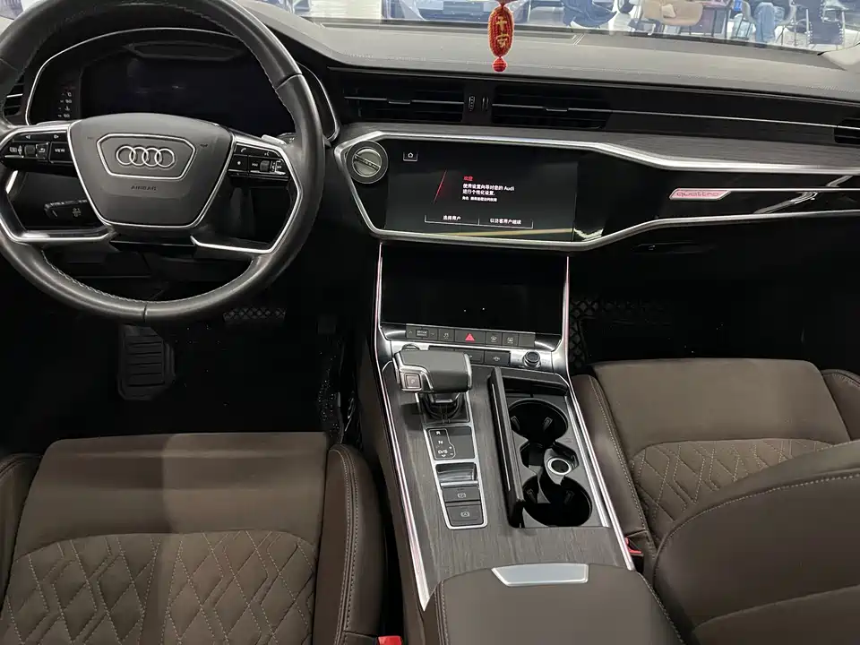Audi A7L