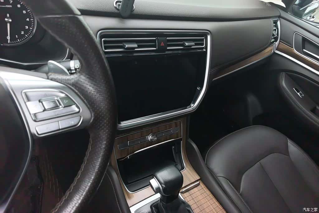 Roewe RX8, 2020 13