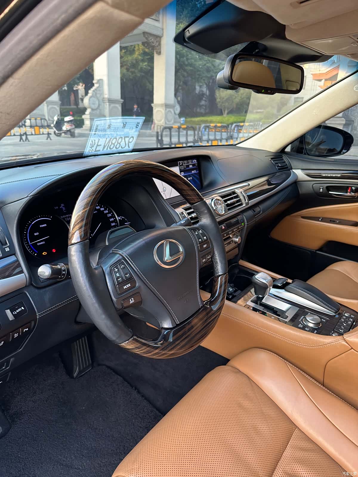 Lexus LS, 2014 10