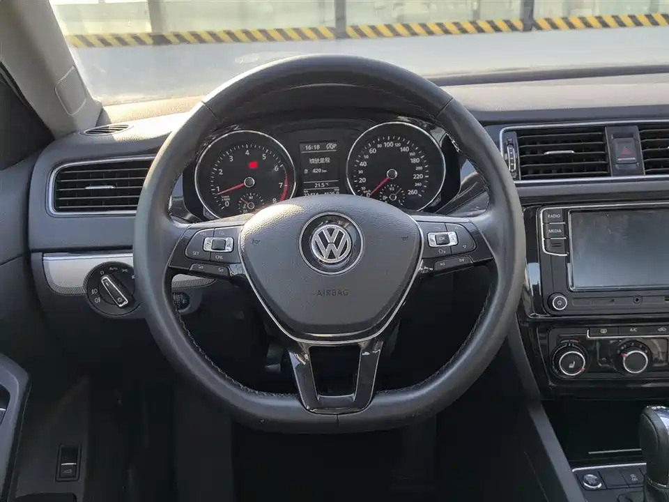 Volkswagen Sagitar