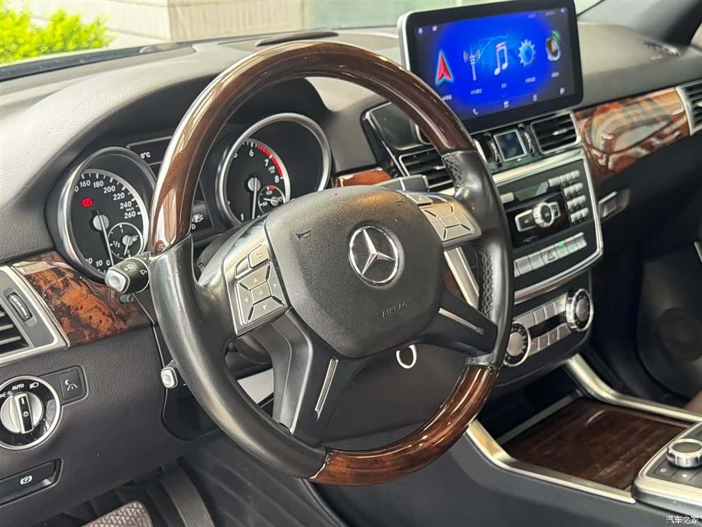 Mercedes-Benz M-Class, 2015 15
