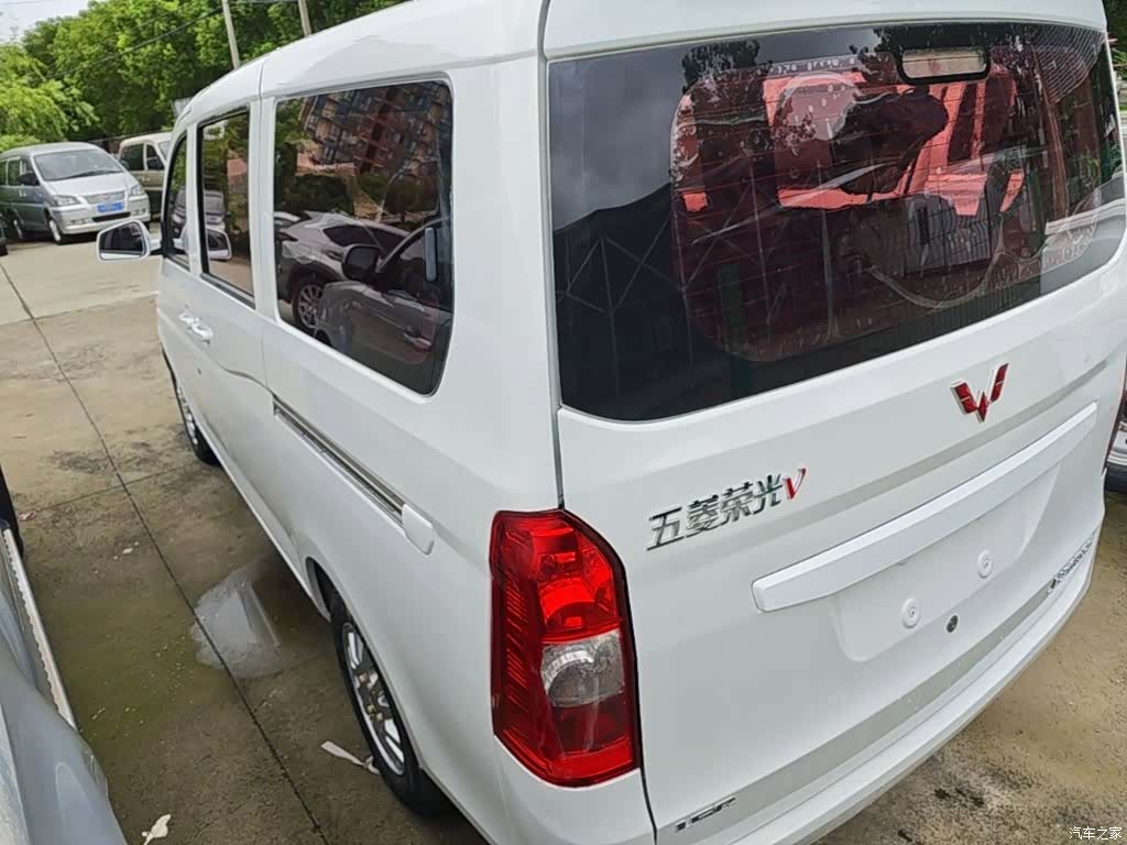 Wuling V, 2017 все фото