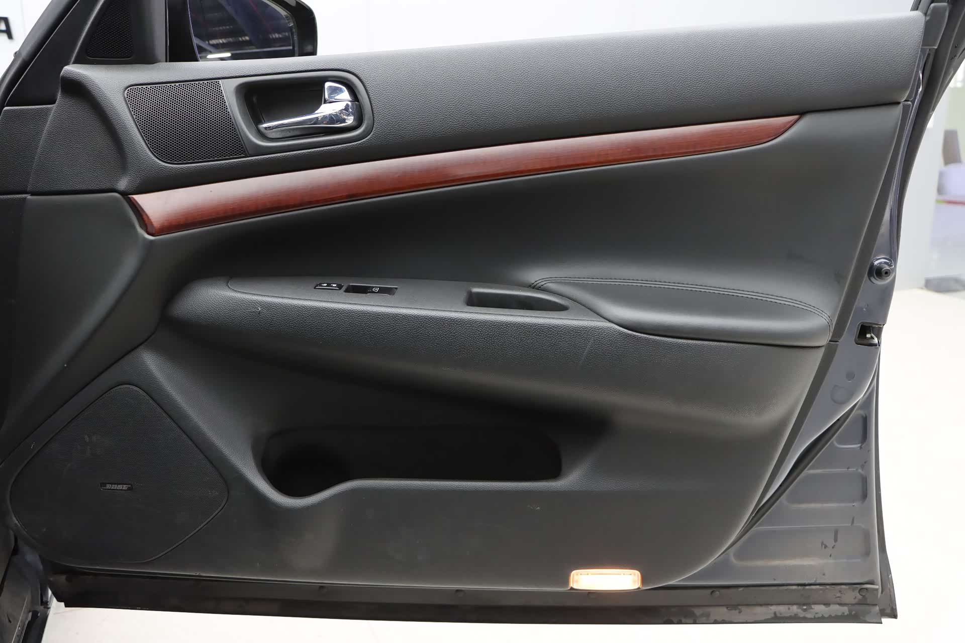 Infiniti G37, 2009 21