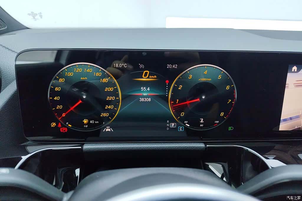 Mercedes-Benz GLA, 2022 14