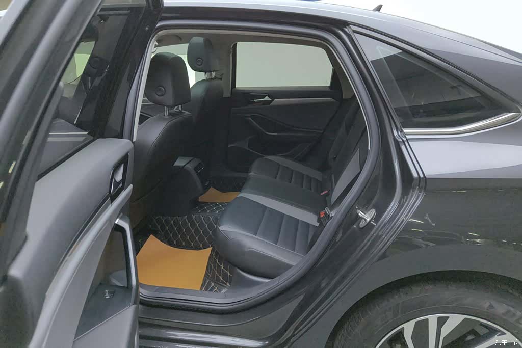 Volkswagen Sagitar, 2022 11