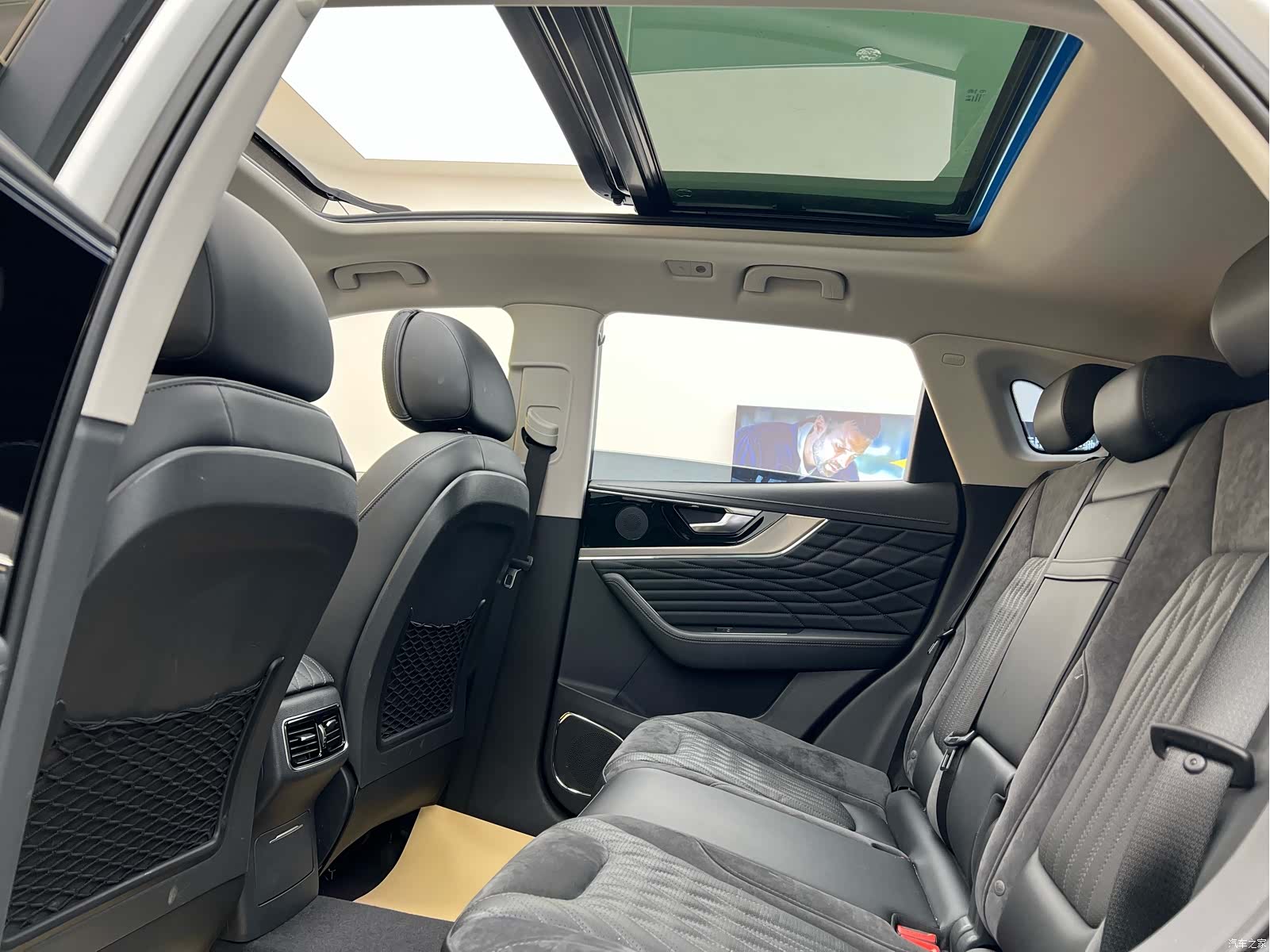 Hongqi HS5, 2023 28