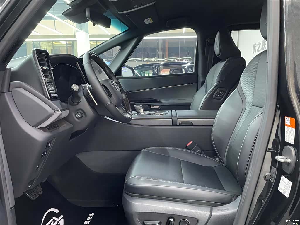 Lexus LM, 2024 8