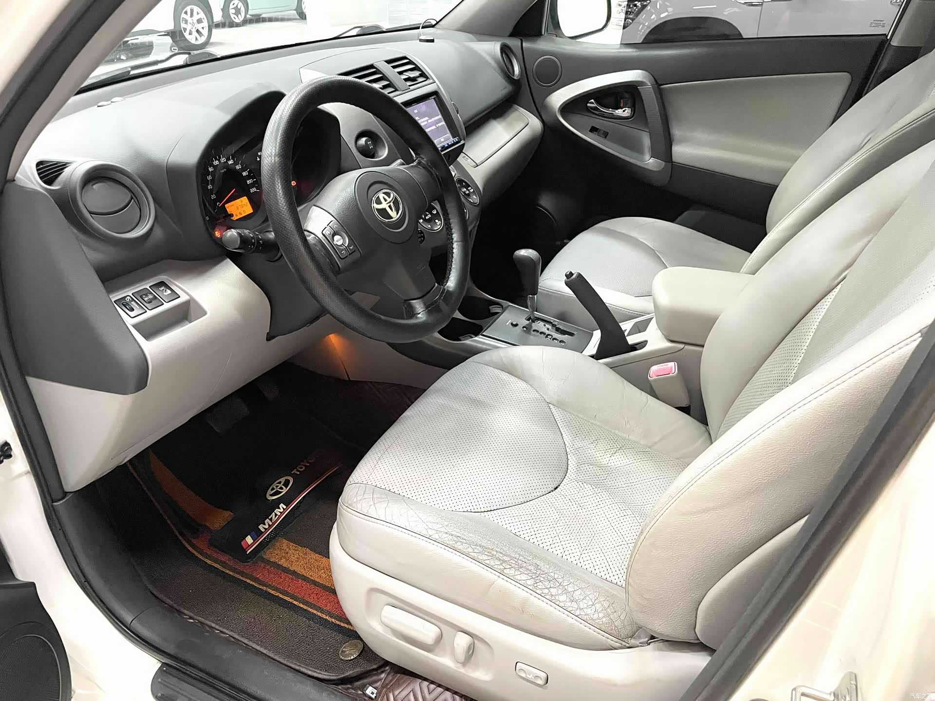 Toyota RAV4, 2011 7