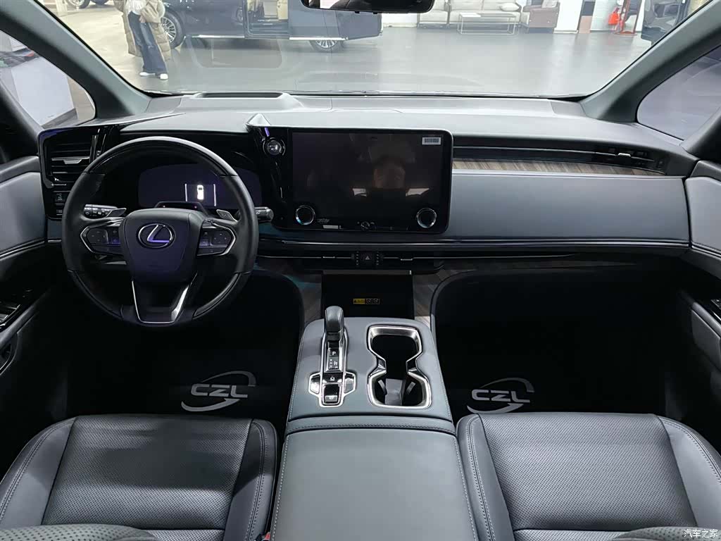 Lexus LM, 2024 7