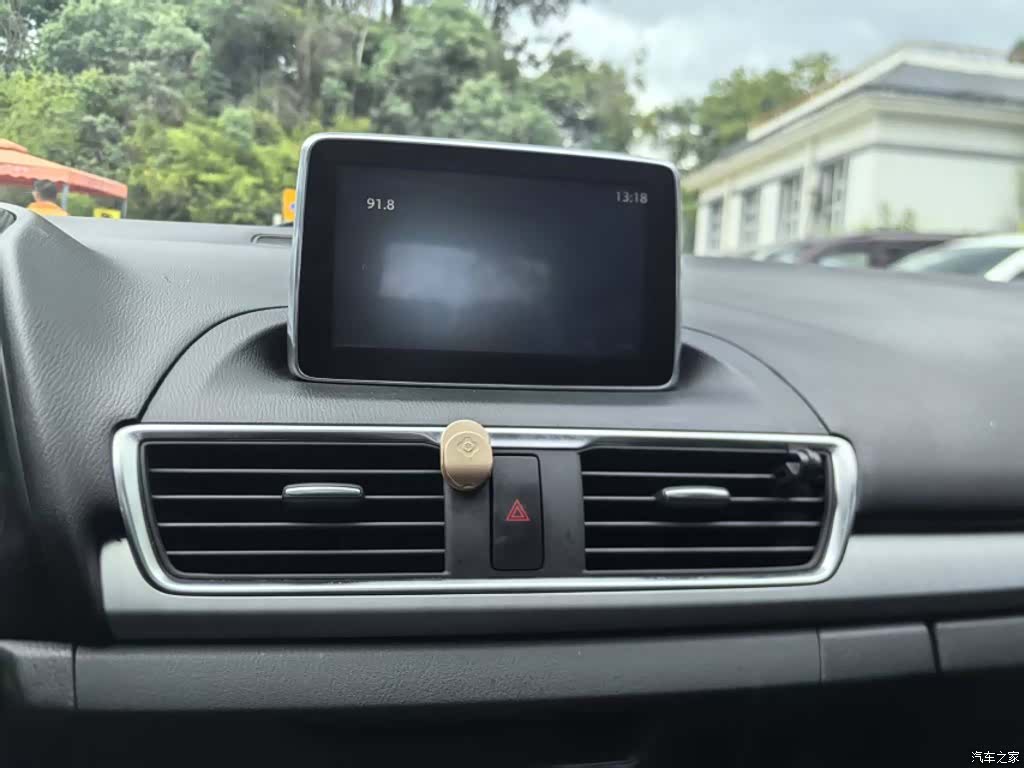 Mazda Mazda3, 2015 15