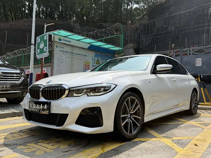 BMW 3 Series 2022 — фото 1