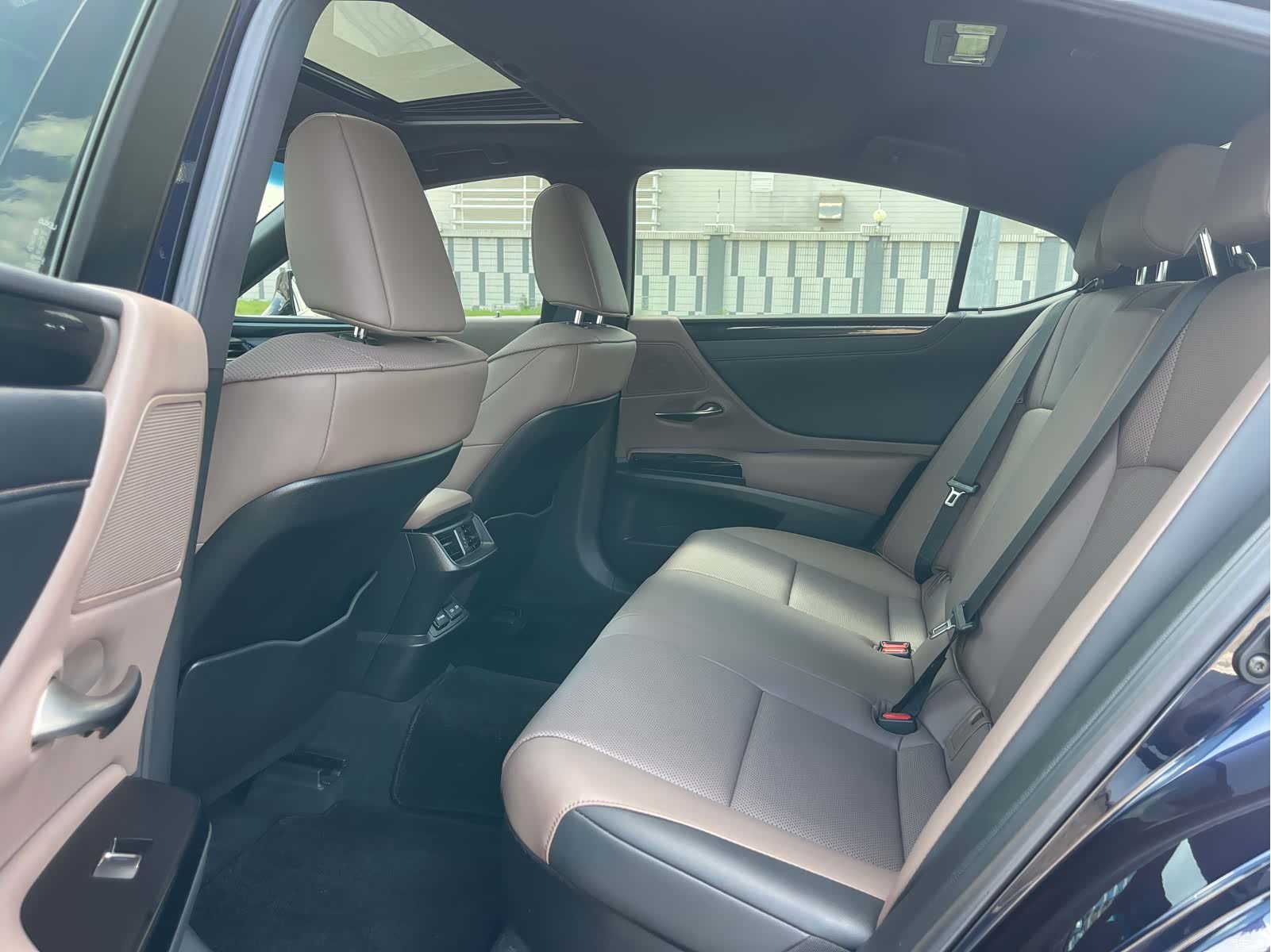 Lexus ES, 2022 все фото