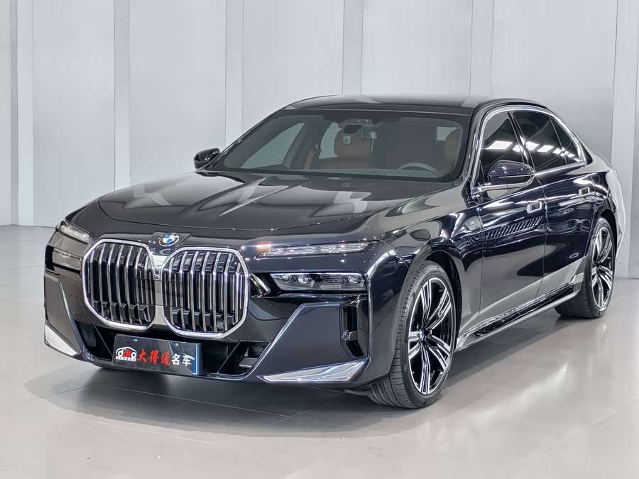 BMW 7-Series 2025, фото 1