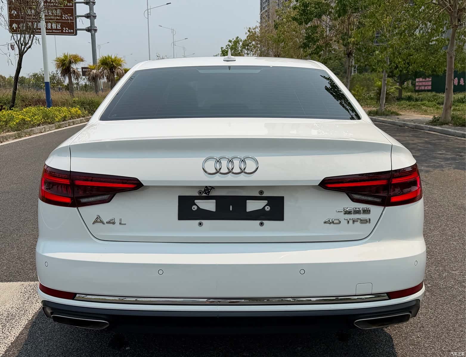 Audi A4L, 2019 все фото
