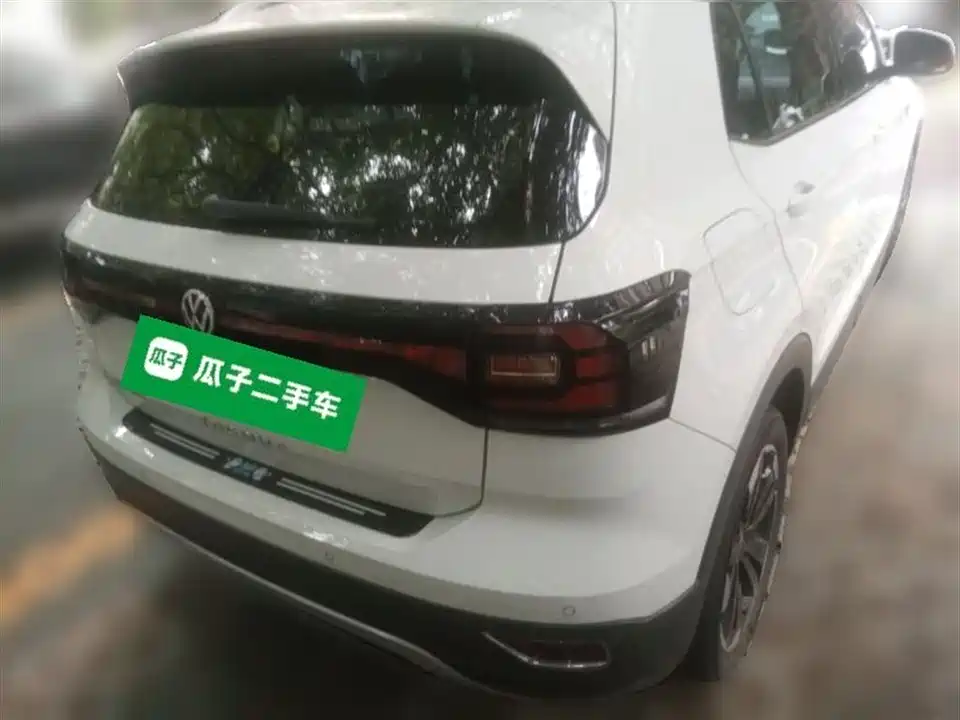 Volkswagen Exploring the shadow
