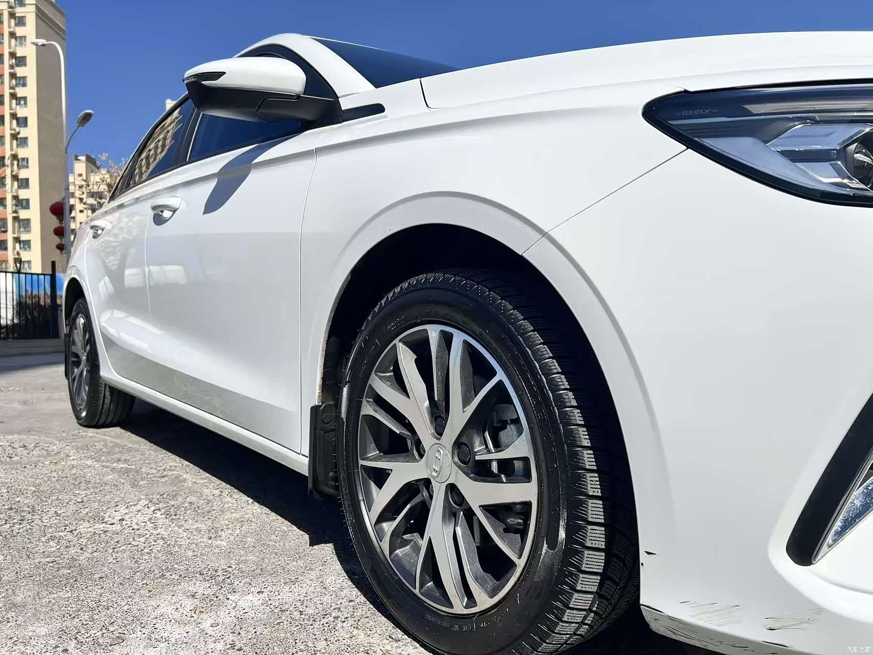 Geely Emgrand, 2023 13