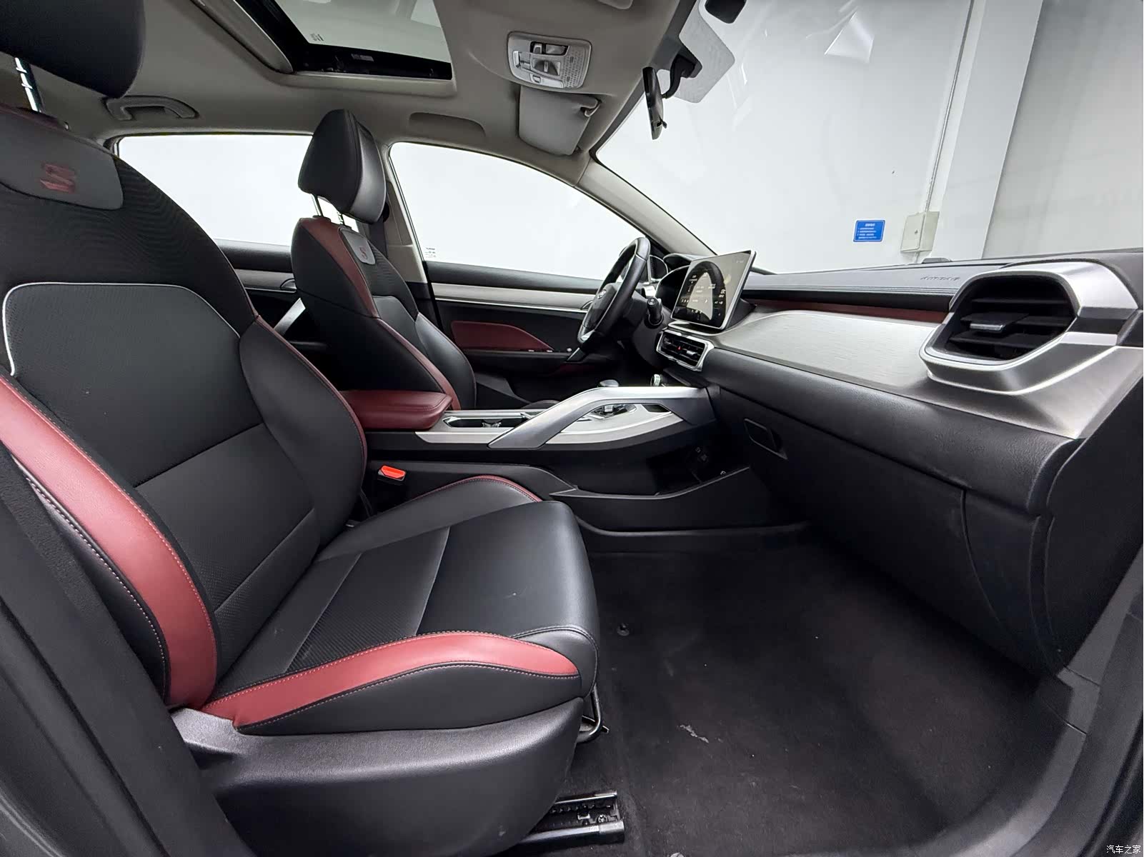 Geely Coolray, 2022 14