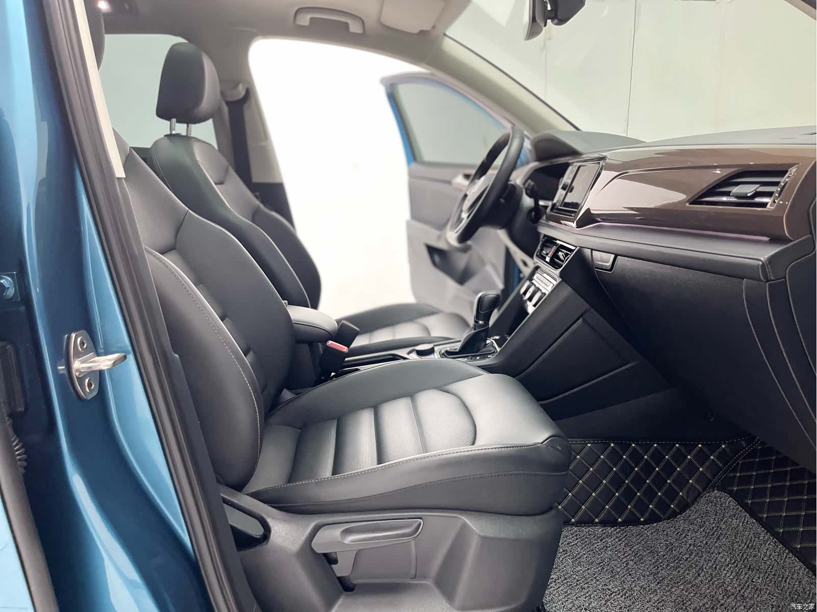 Volkswagen Tharu, 2020 24