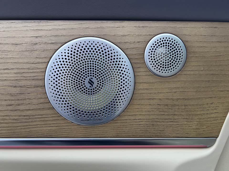 AITO Ask the world M9