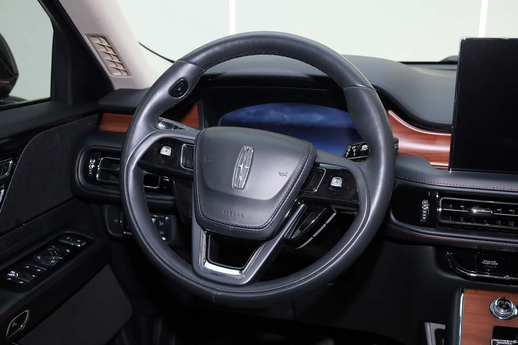 Lincoln Aviator, 2024 16