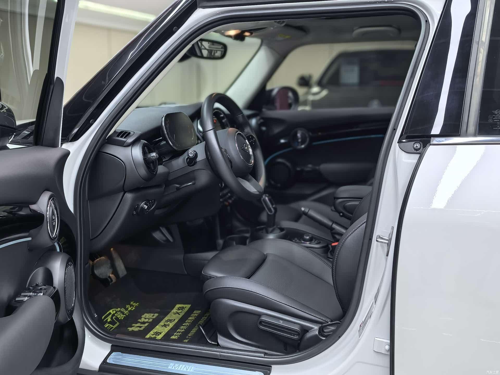 Mini Cooper, 2023 10