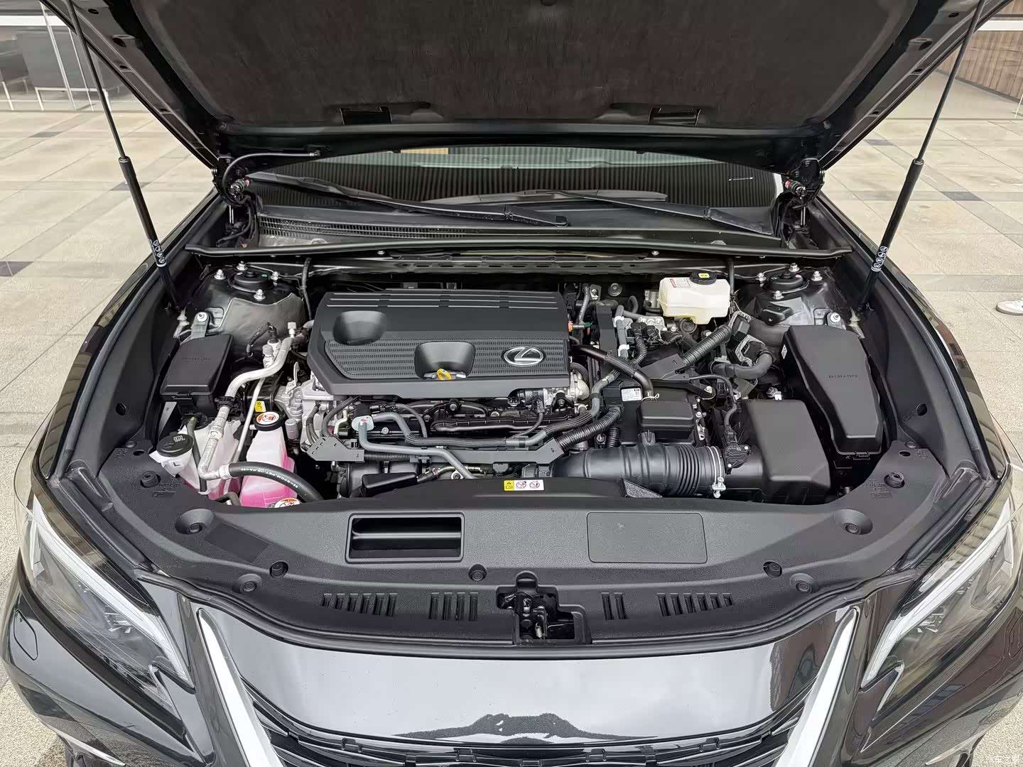 Lexus ES, 2025 8