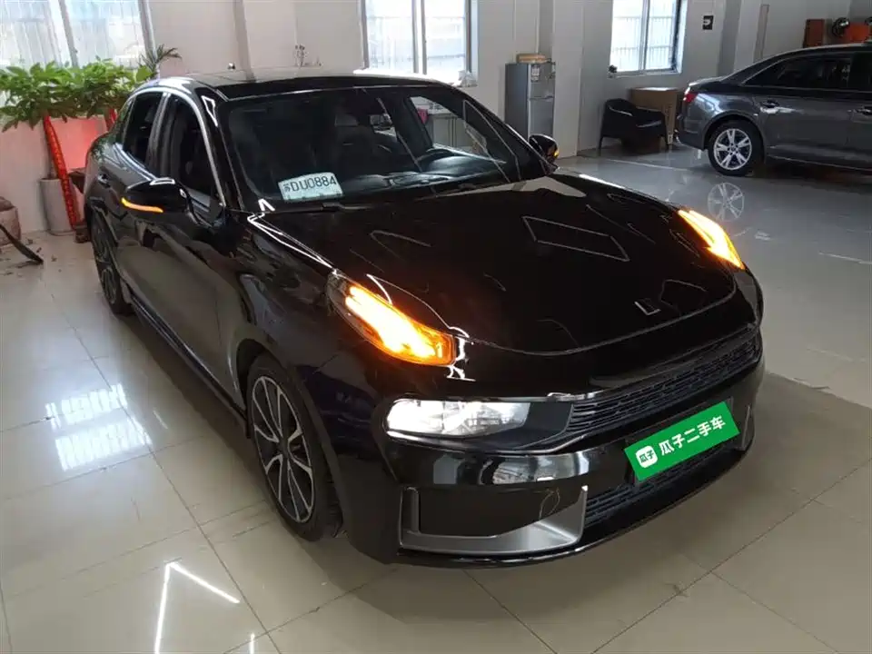 Lynk & Co 03