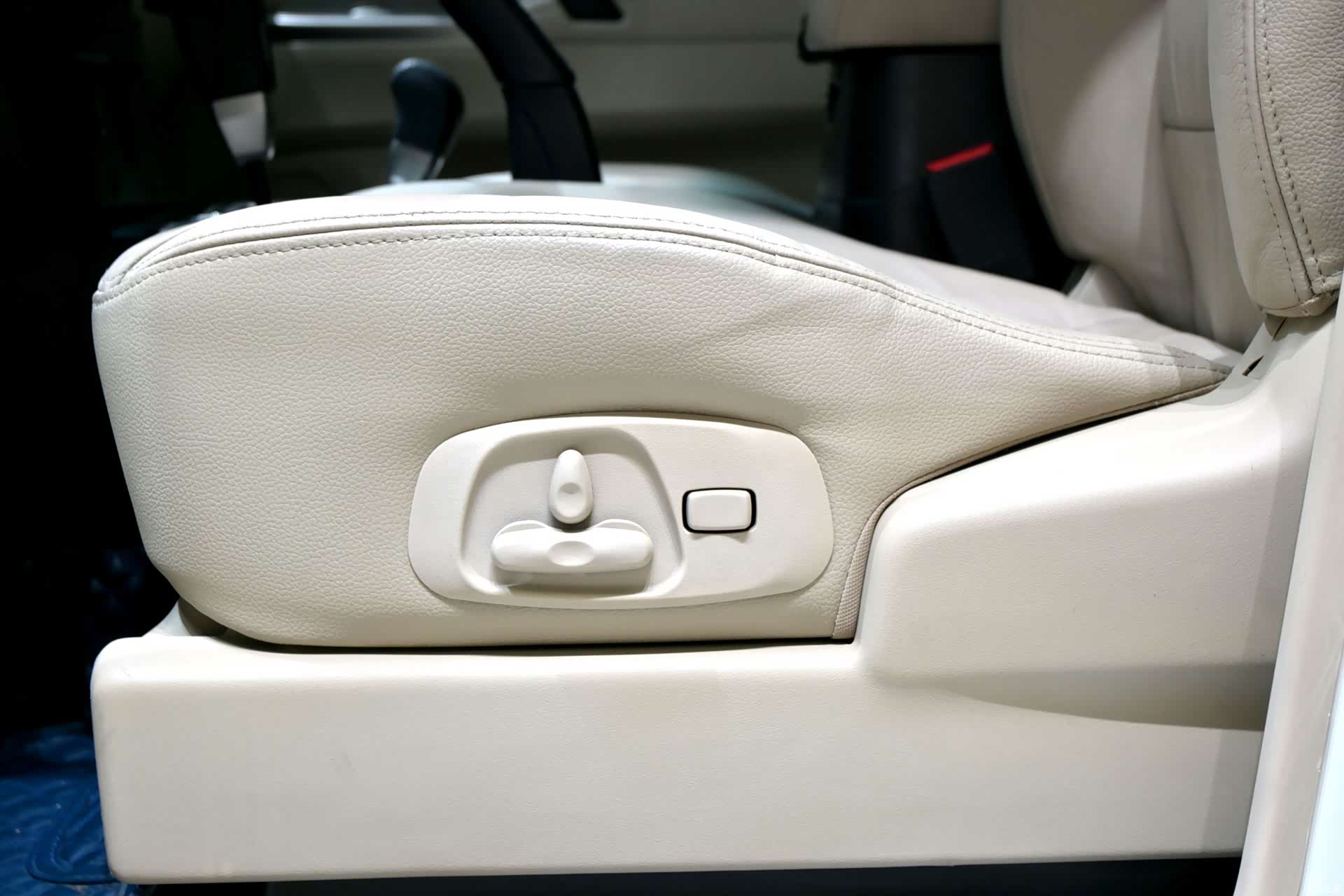 Mitsubishi Pajero, 2019 19