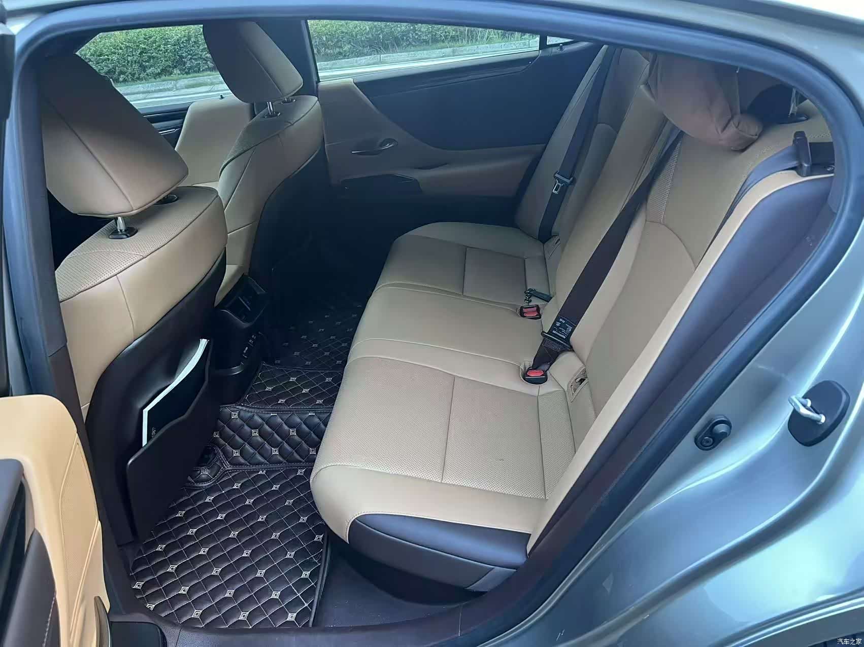 Lexus ES, 2021 11