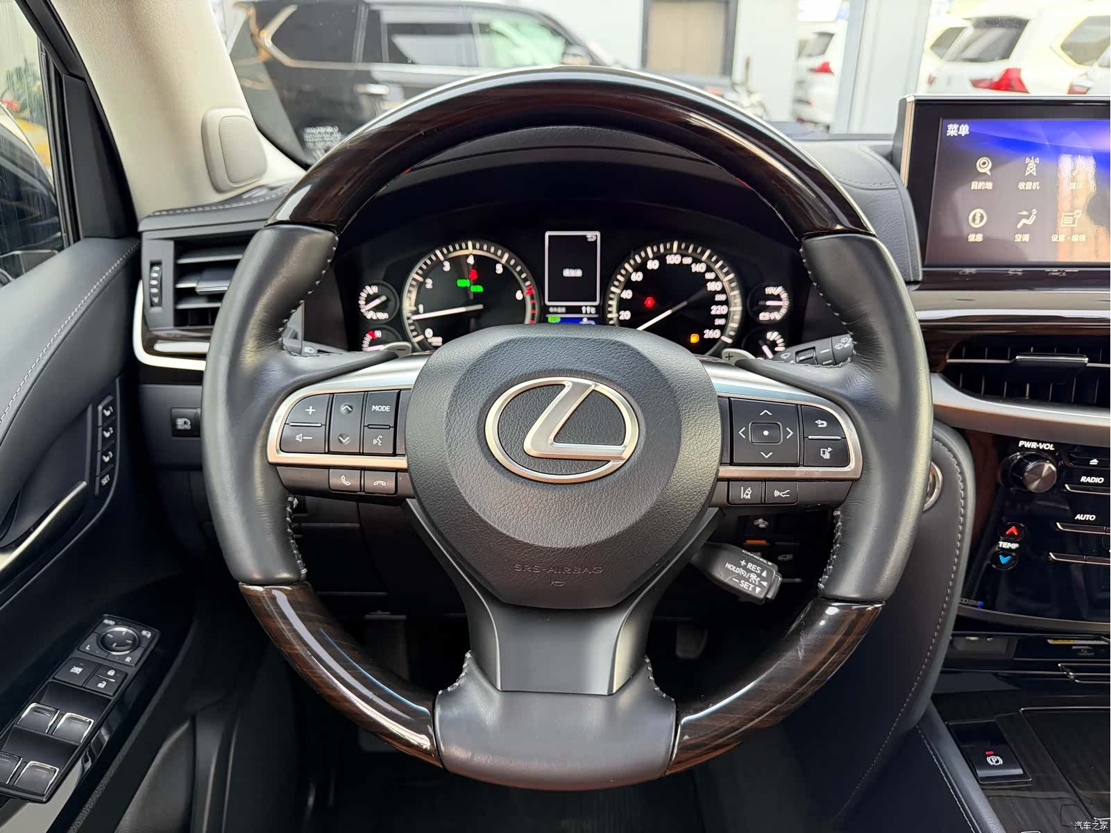 Lexus LX, 2019 7