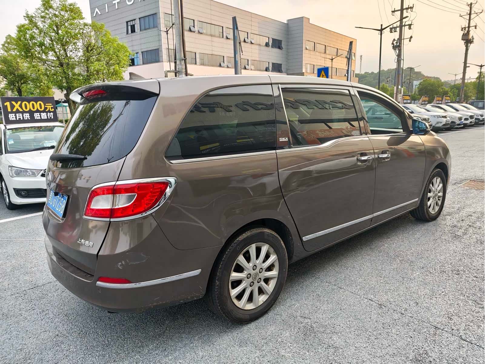 Buick GL8, 2012 3