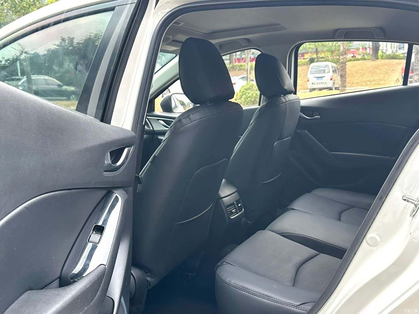 Mazda Mazda3, 2017 8