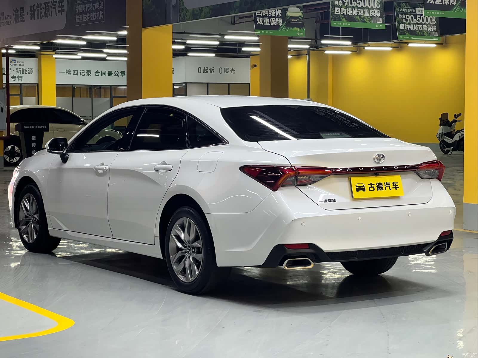Toyota Avalon, 2022 все фото